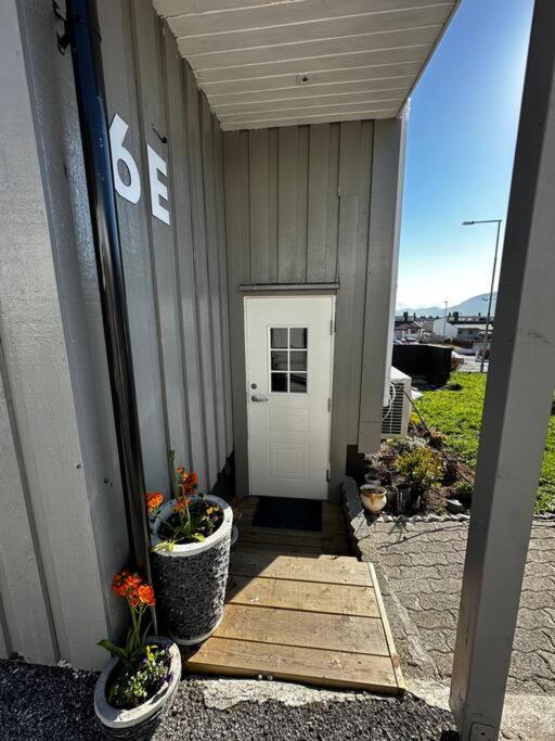 Basement Apartment With Parking Alesund Bagian luar foto